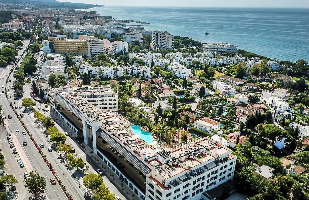 Apartamentos Guadalpin Suites-1